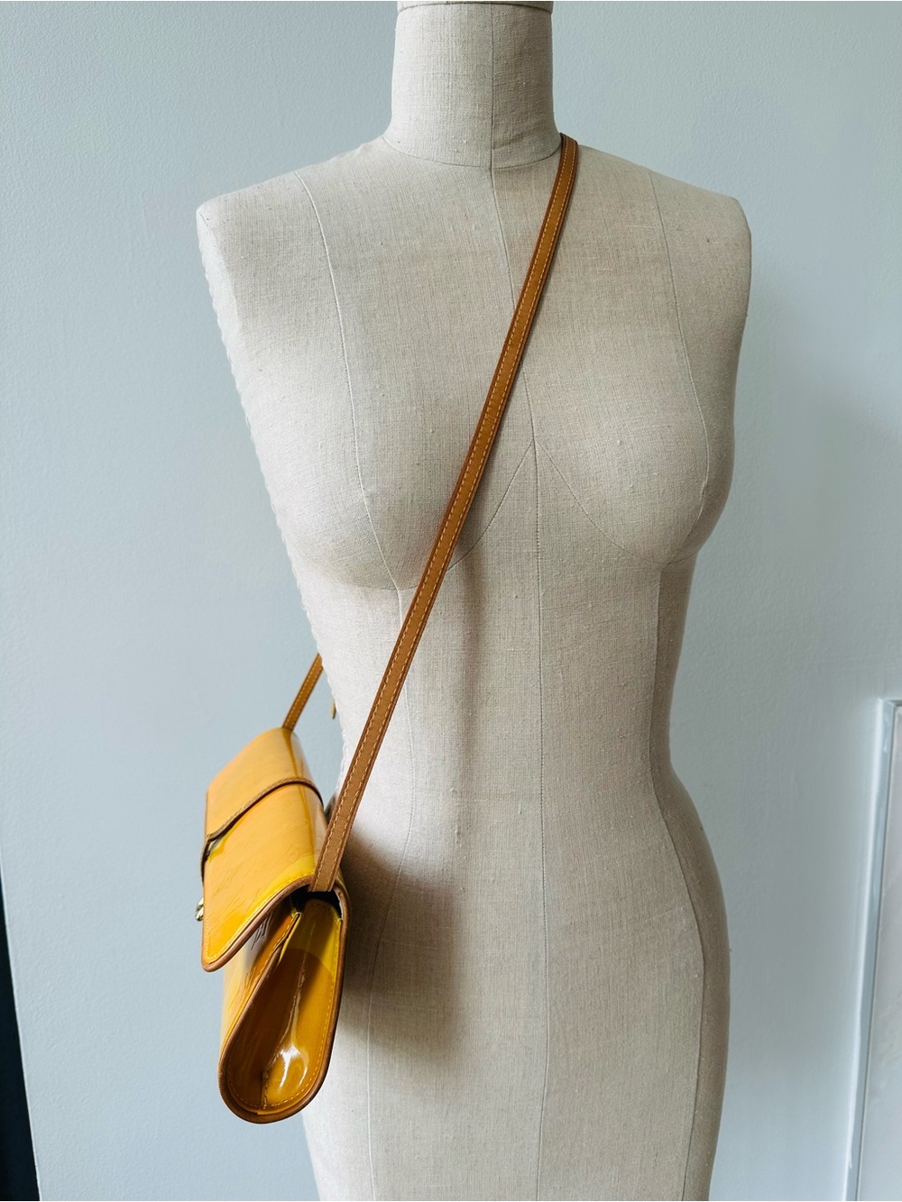 Louis Vuitton Vintage Monogram Vernis Fleurs Pochette - Picture 5 of 13